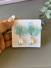 Load image into Gallery viewer, Butterfly Pearl Earrings
