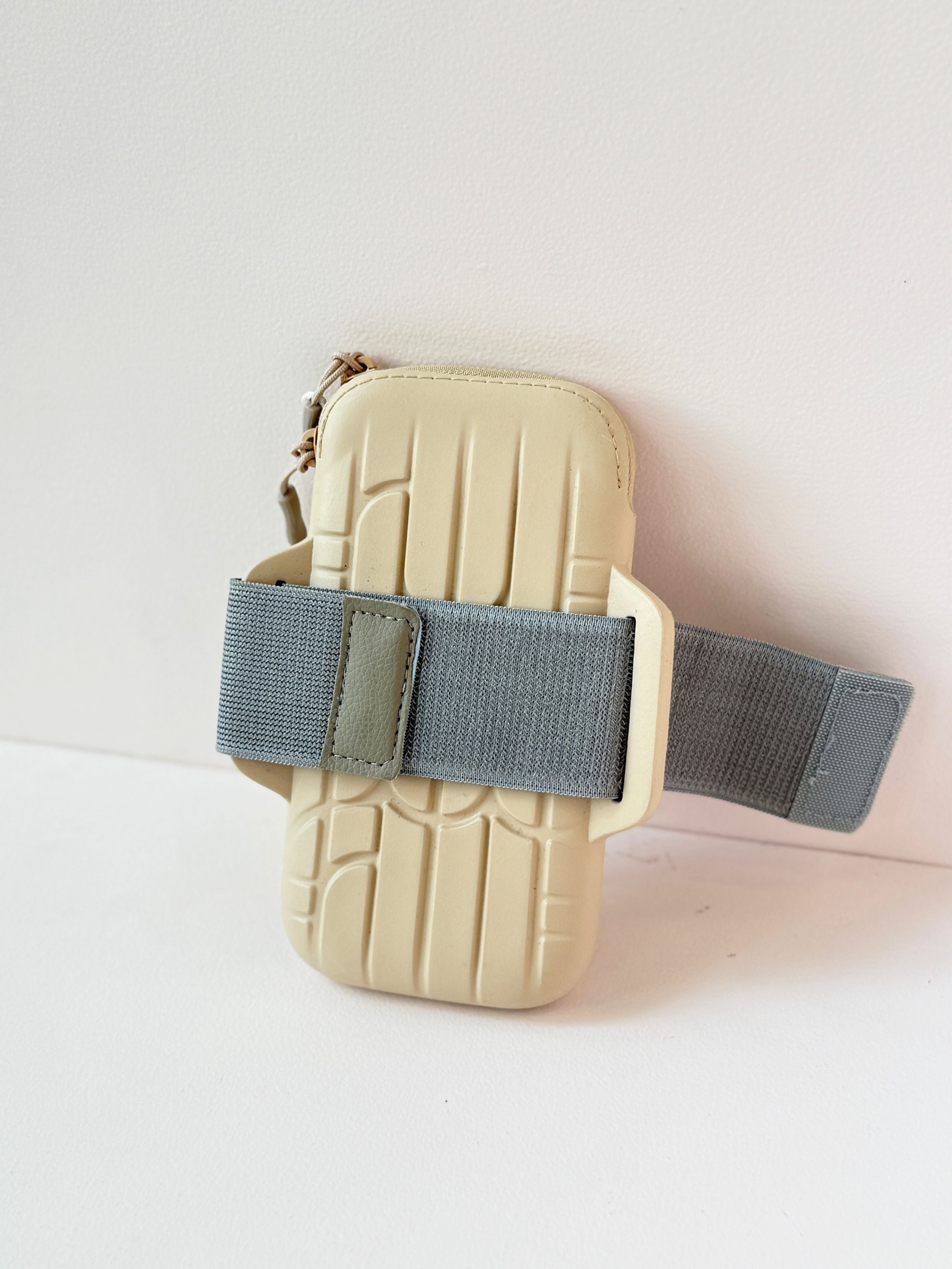 Fungoofun Silicone Mobile Armband – Hands-Free, Stylish & Sweat-Proof