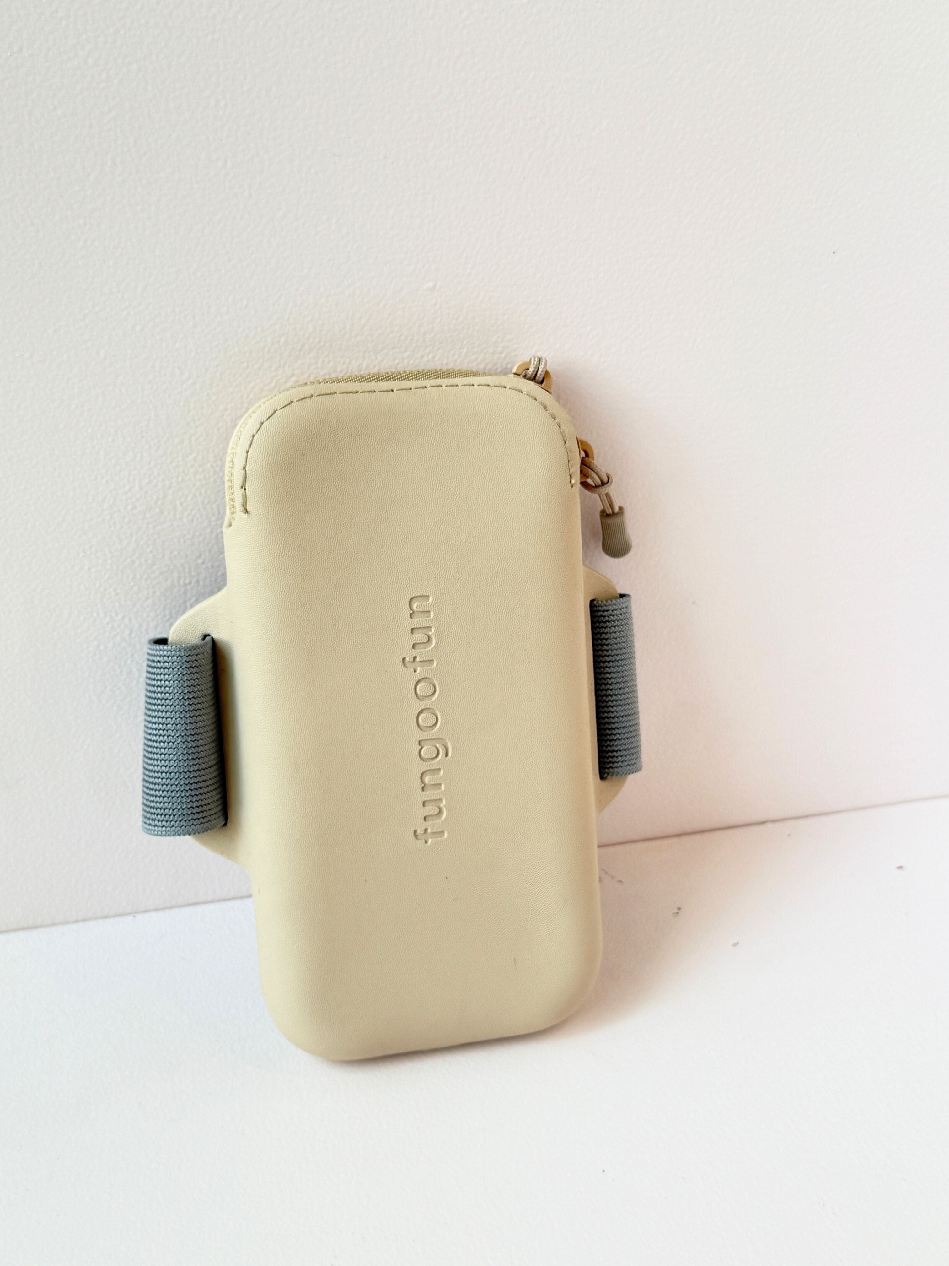 Fungoofun Silicone Mobile Armband – Hands-Free, Stylish & Sweat-Proof