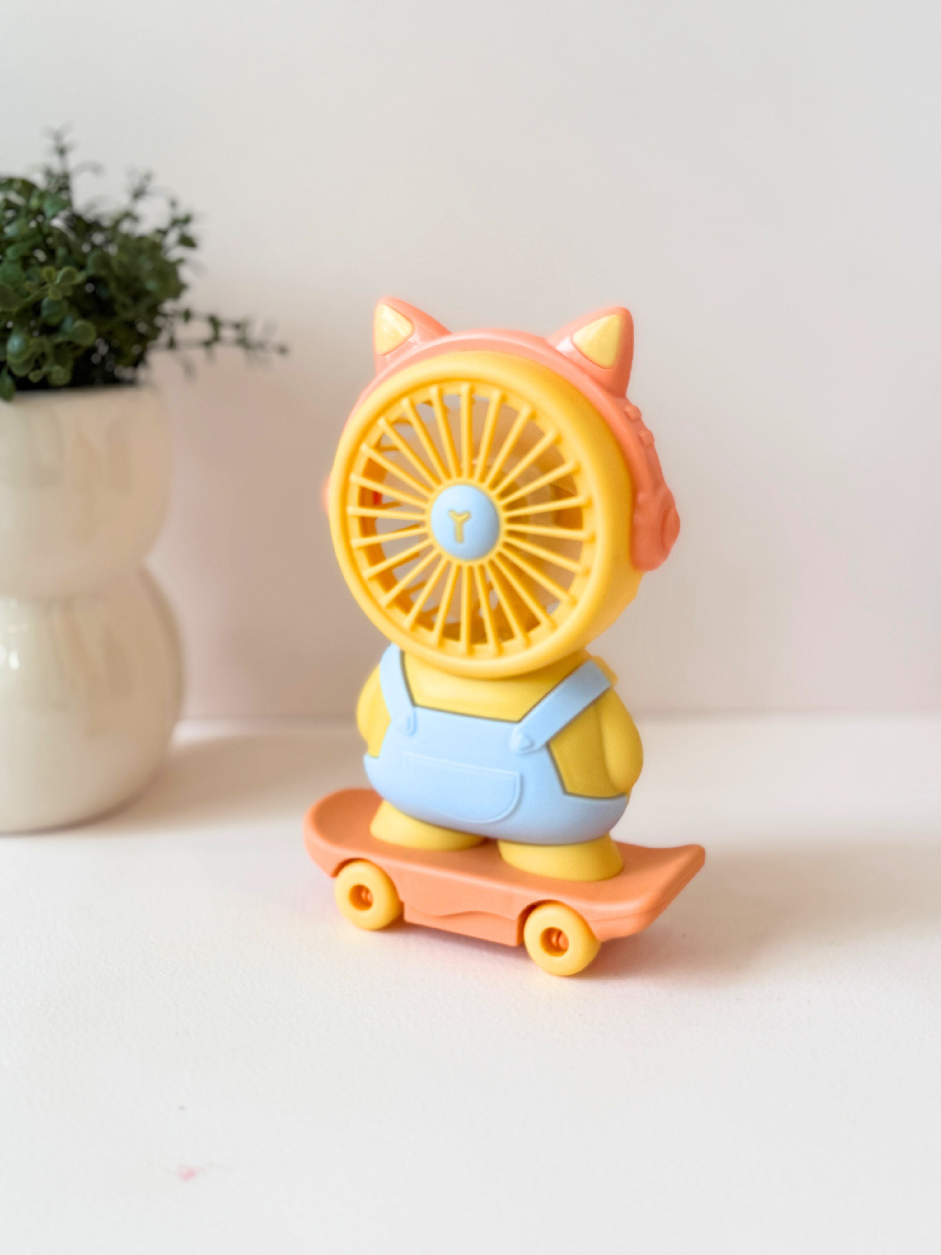 Cute Cat Mini USB Fan with Built-in Sharpener – Portable Desk Fan on Skateboard Wheels