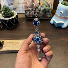 Load image into Gallery viewer, Key Evil Eye keychain
