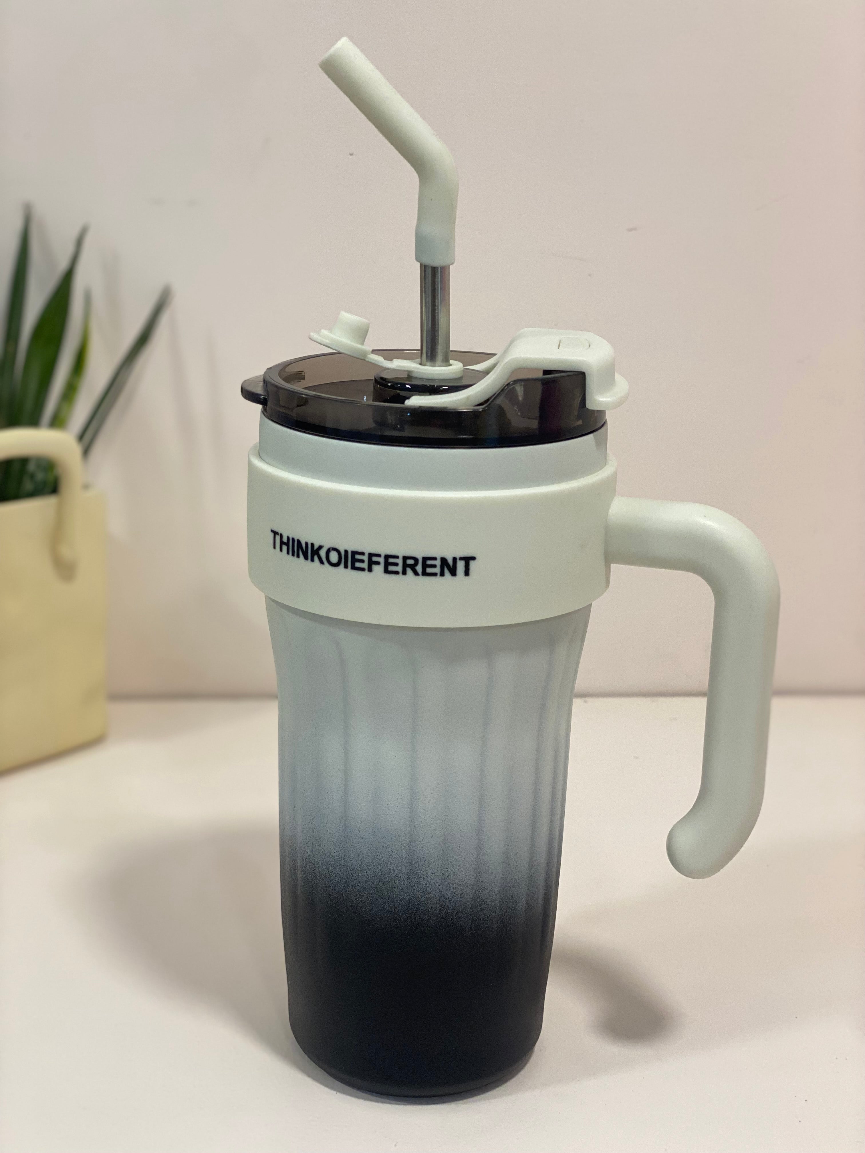 Ribbed 30 oz Insulated Tumbler with Handle & Metal Straw – Leakproof Travel Mug