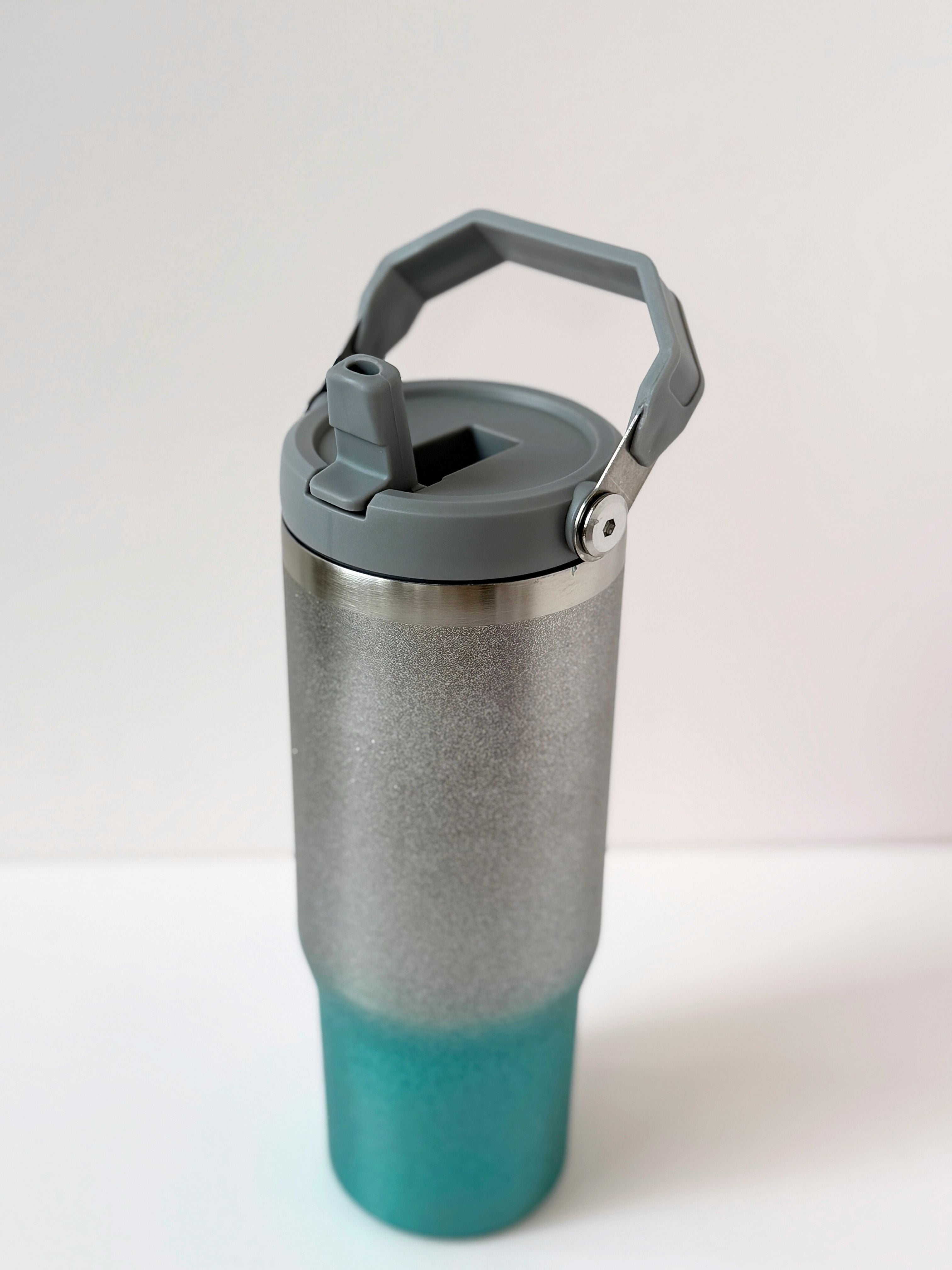 Gradient Glitter Stainless Steel Travel Tumbler with Leak-Proof Lid – 750ml