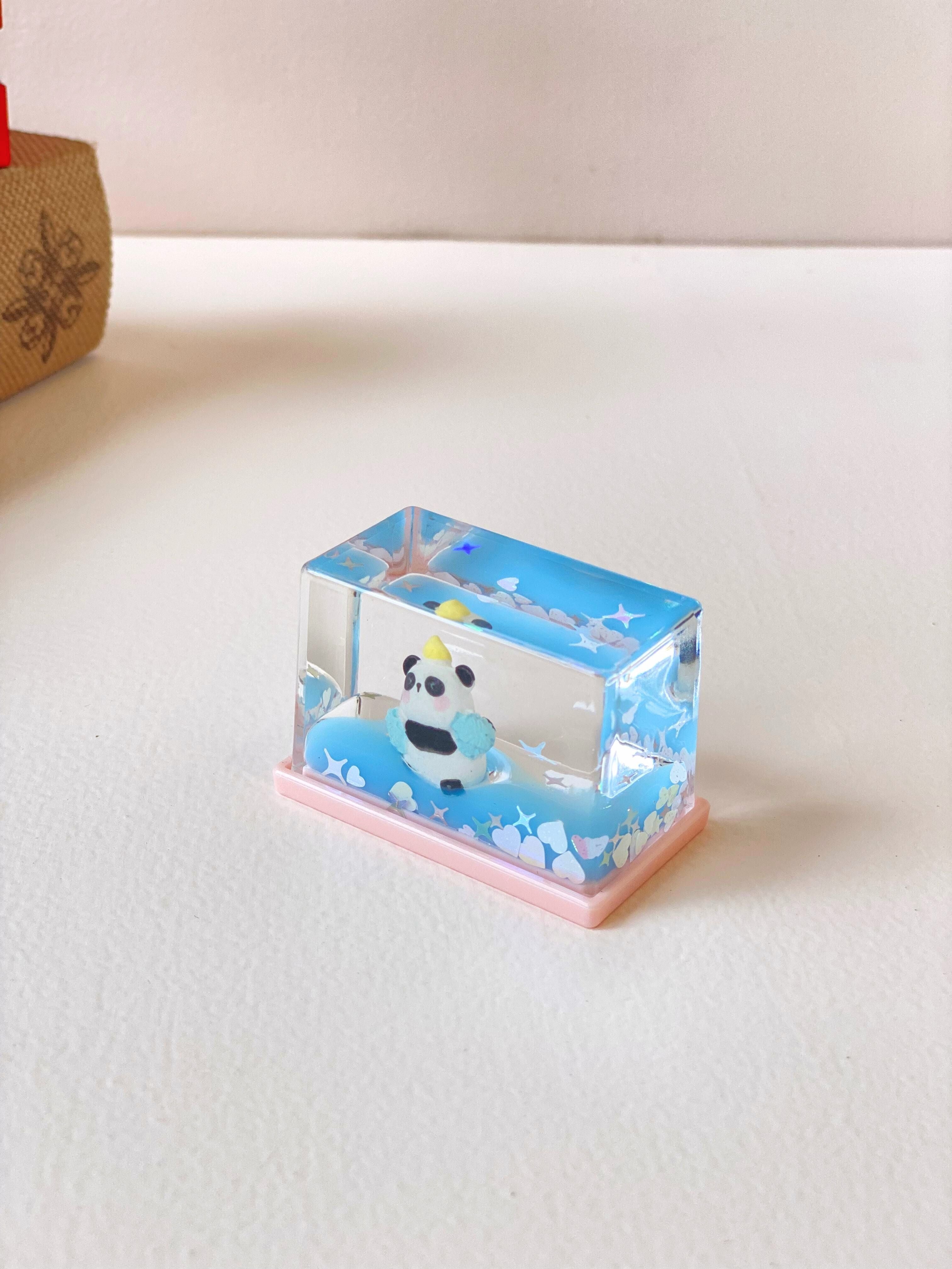 Mini Liquid Panda Aquarium Block – Cute Desk Toy with Floating Glitter & Pastel Base