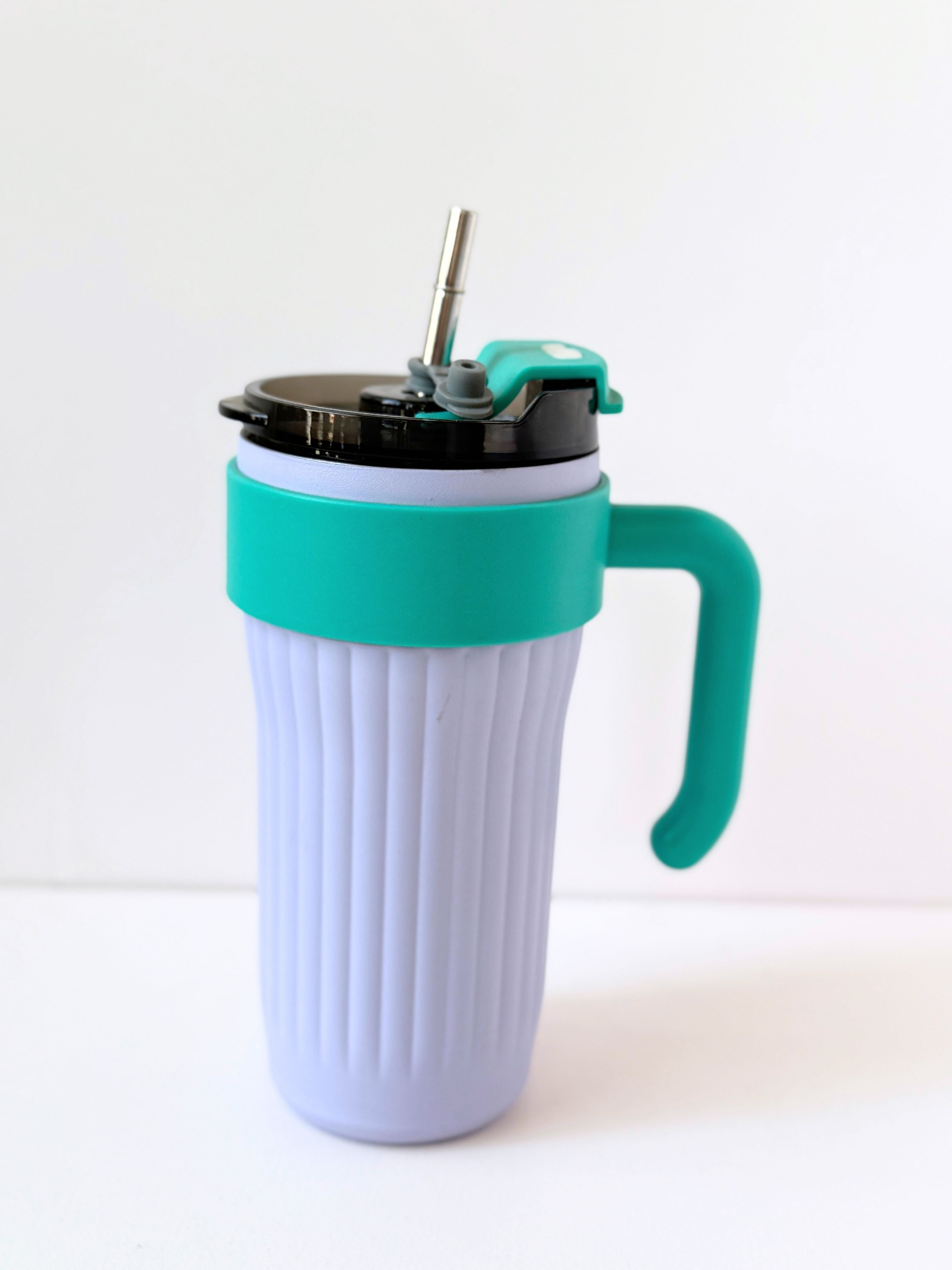 Ribbed 30 oz Insulated Tumbler with Handle & Metal Straw – Leakproof Travel Mug