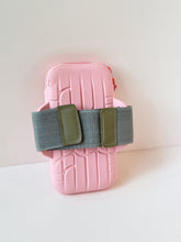 Load image into Gallery viewer, Fungoofun Silicone Mobile Armband – Hands-Free, Stylish &amp; Sweat-Proof
