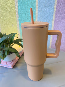 Extra Large Sipper With Straw