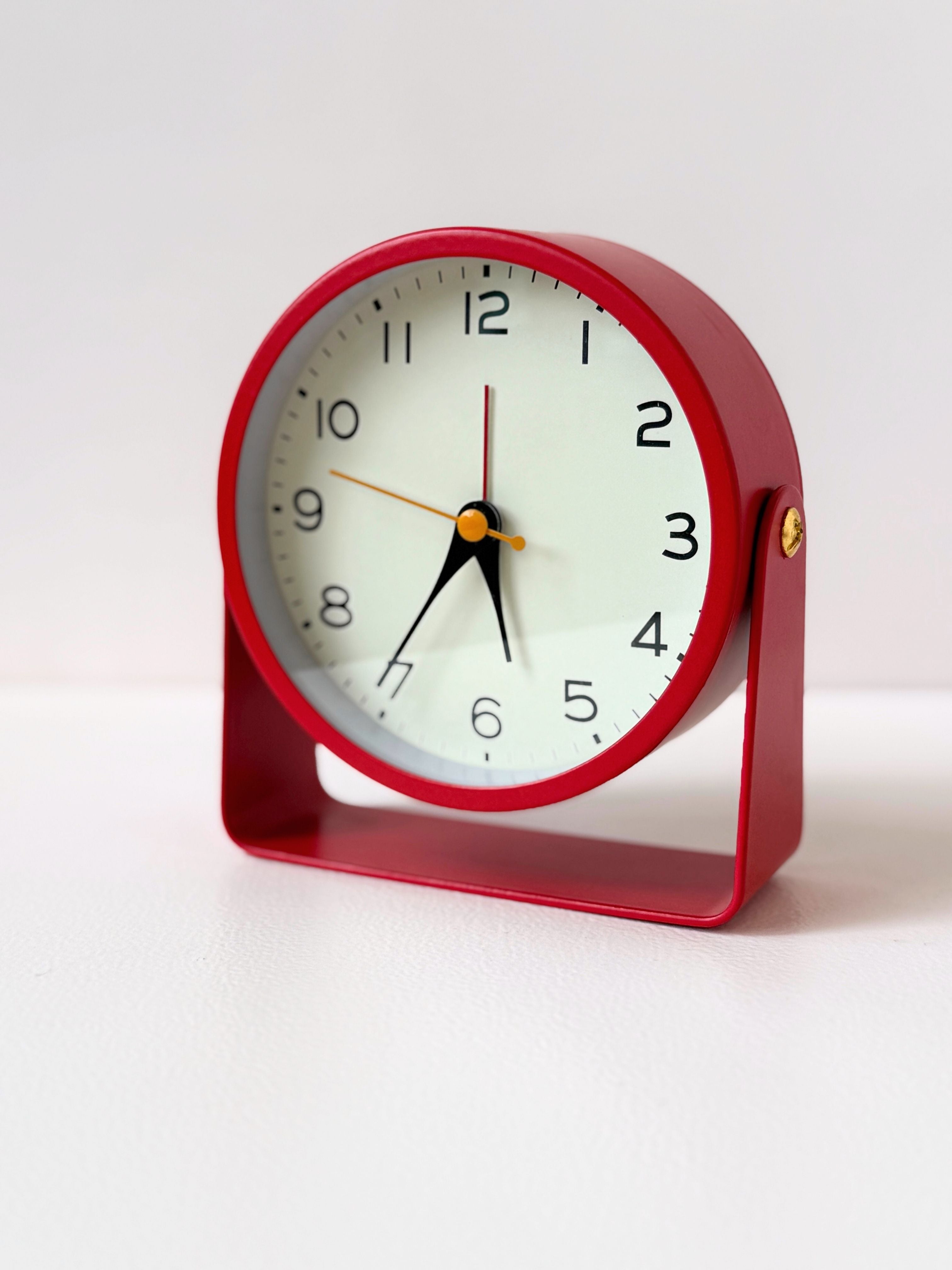 Minimalist Retro Desk Alarm Clock – Modern Matte Finish