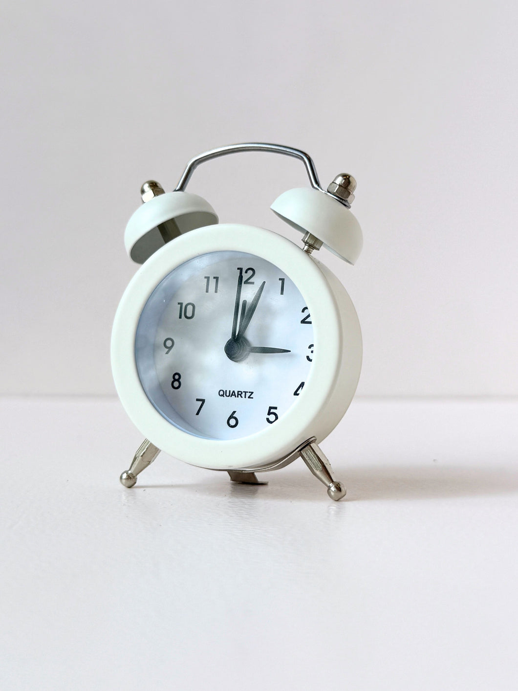 Mini Retro Twin Bell Alarm Clock – Cute Vintage Desk Decor