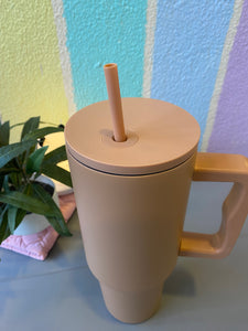 Extra Large Sipper With Straw