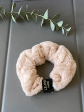 Load image into Gallery viewer, Fur hair Scrunchie
