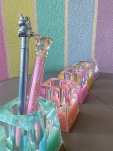 water Glitter Paper Weight With Pen Stand