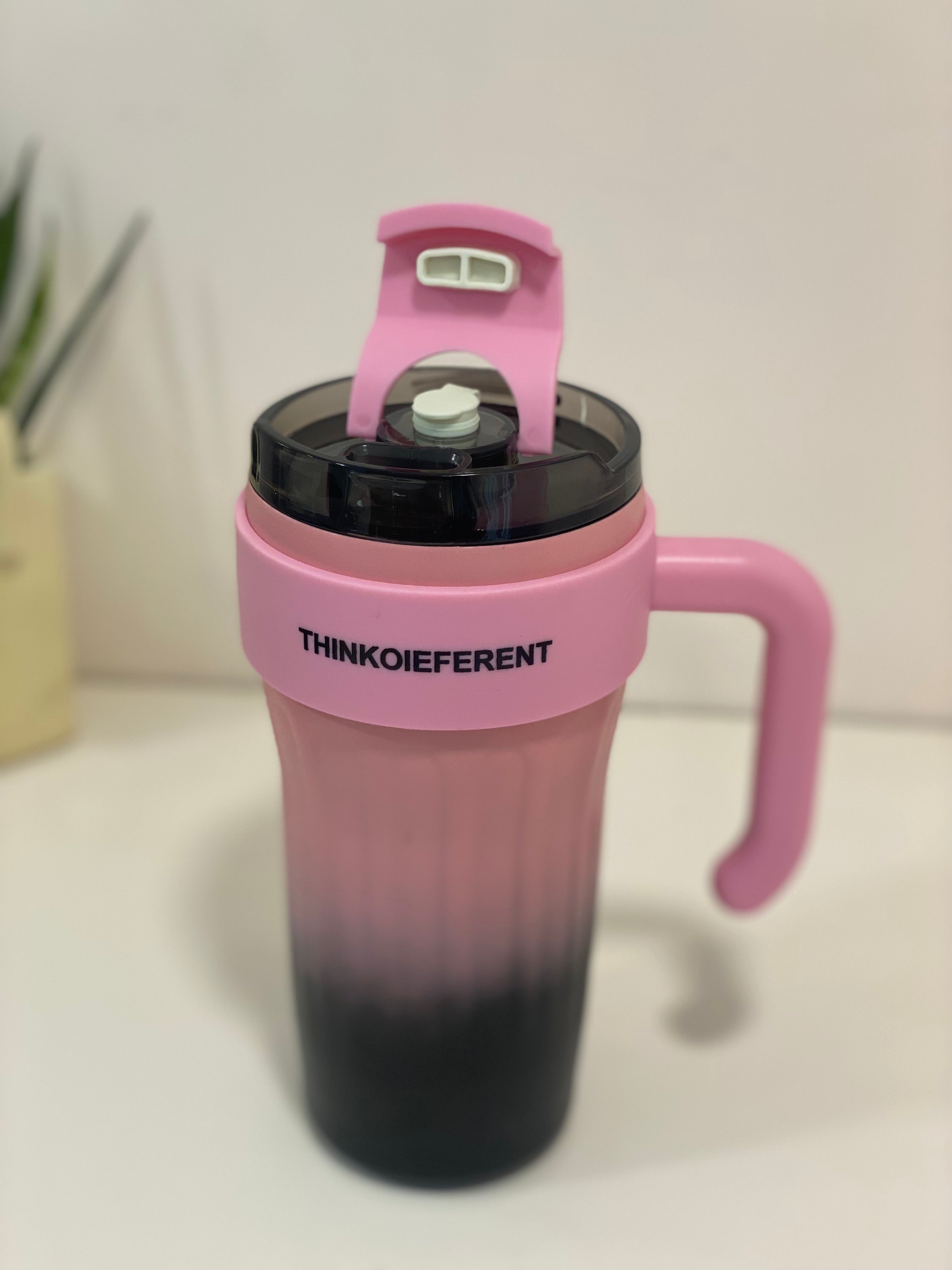Ribbed 30 oz Insulated Tumbler with Handle & Metal Straw – Leakproof Travel Mug