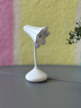 Load image into Gallery viewer, Floral Mini Magnetic Lamp
