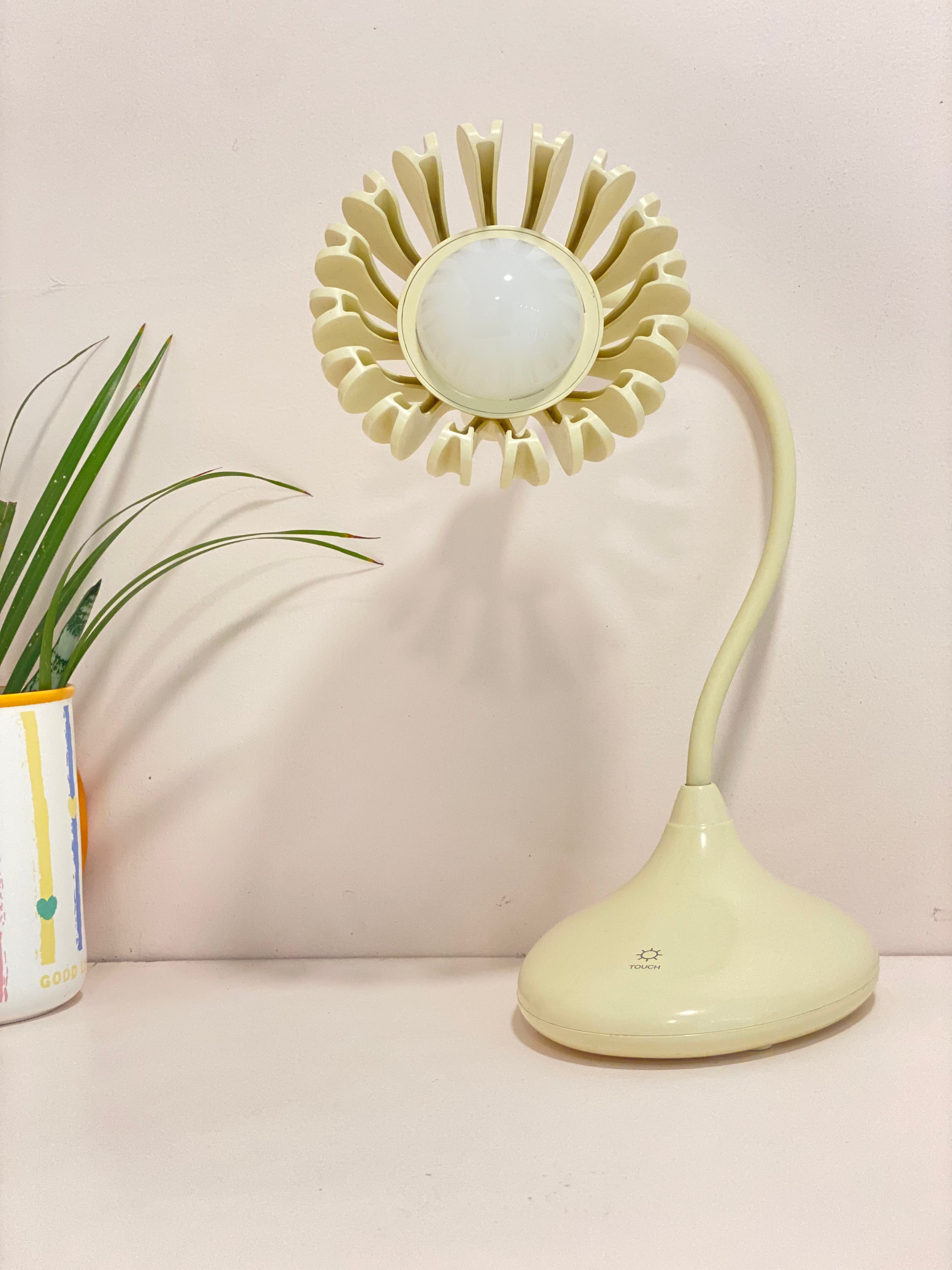 Minimalist Floral Desk Lamp