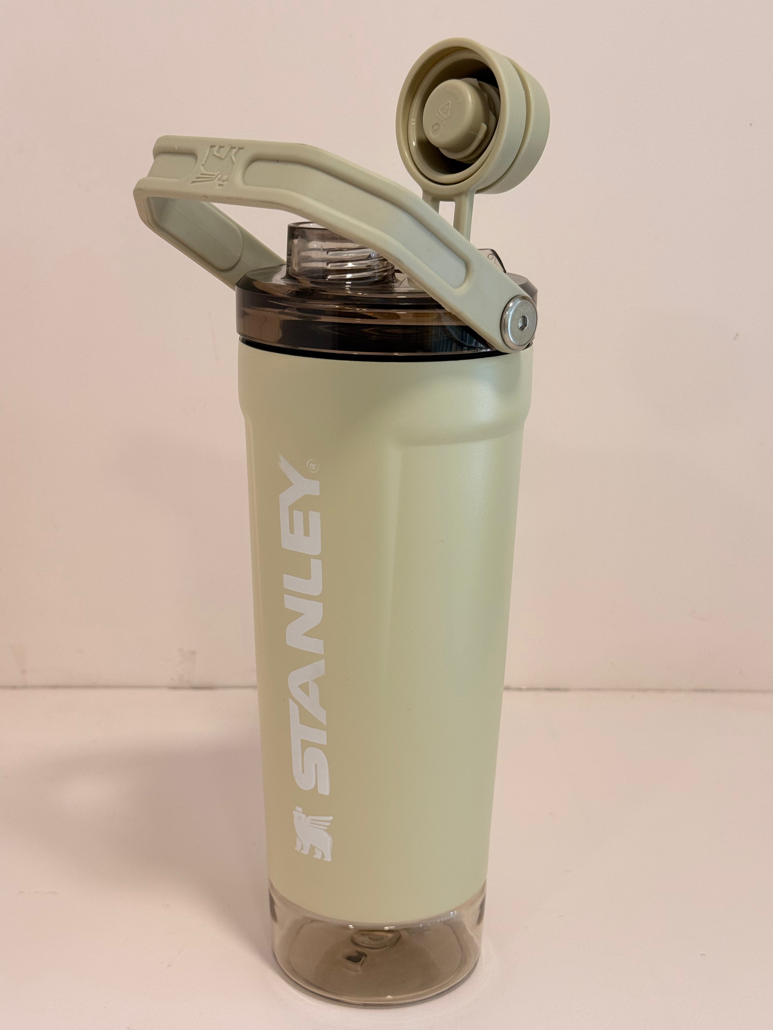 Stanley Activate Shaker Bottle (20oz / 591mL)