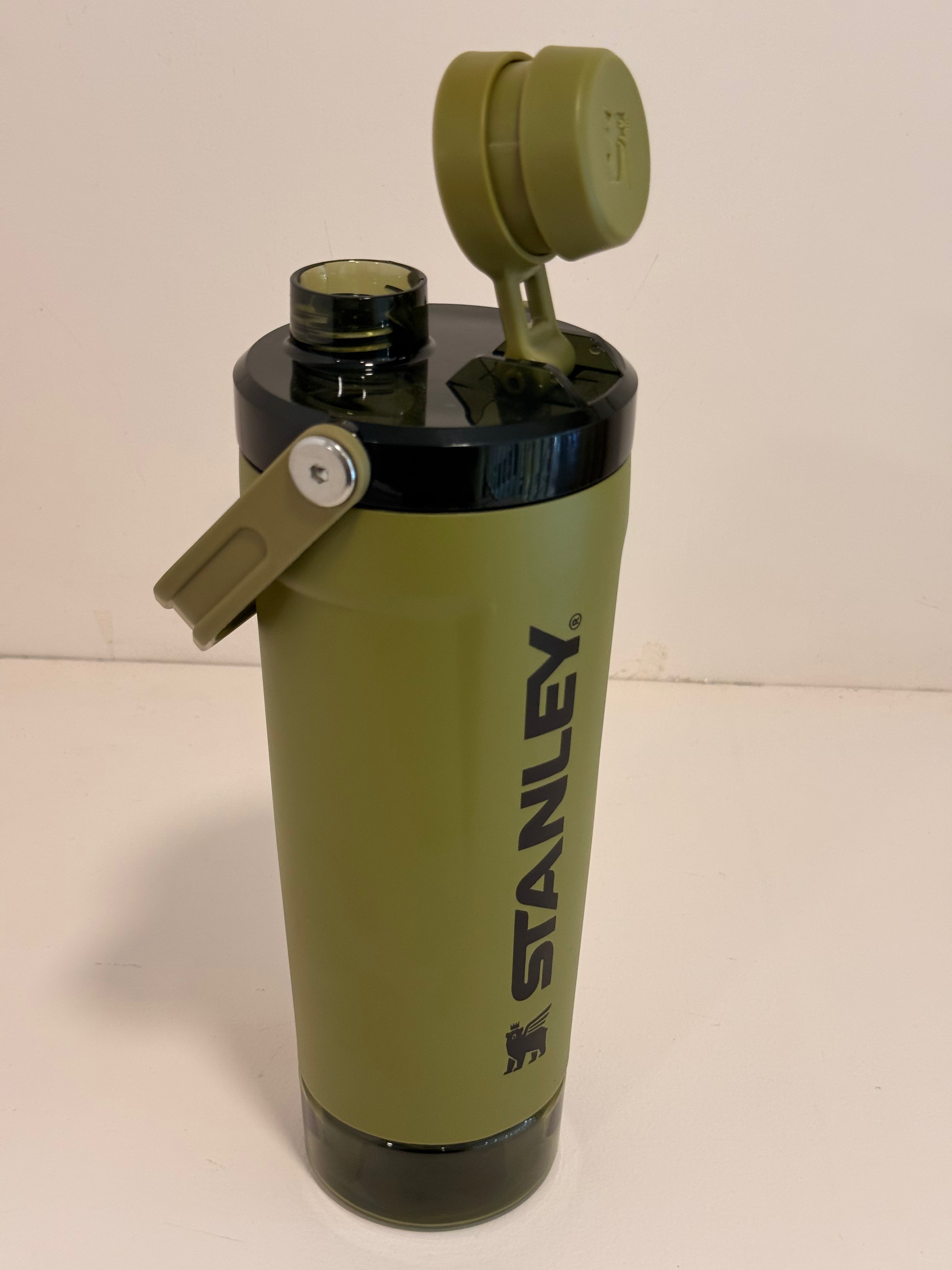 Stanley Activate Shaker Bottle (20oz / 591mL)