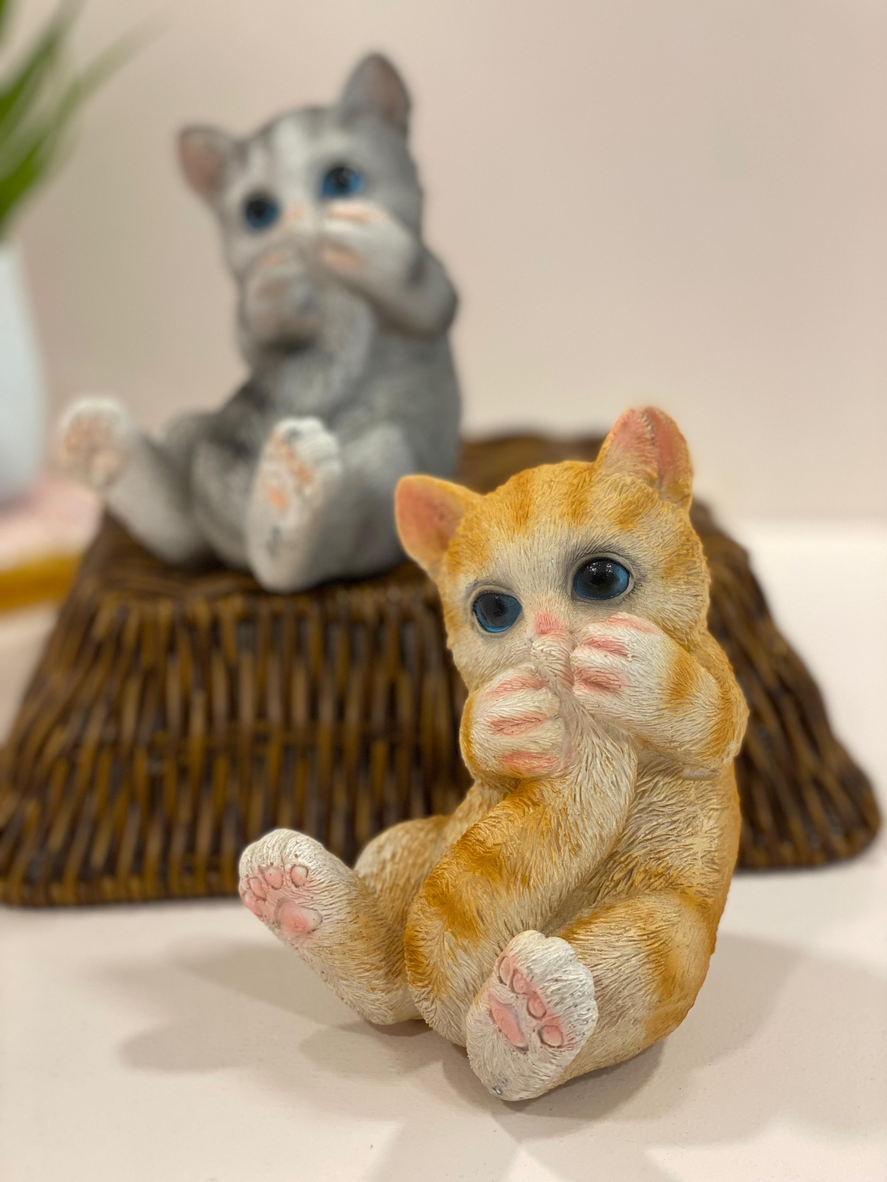 Cute Peek-a-Boo Kitten Showpiece – Adorable Cat Figurine Home Décor | Mini Resin Tabletop Decoration
