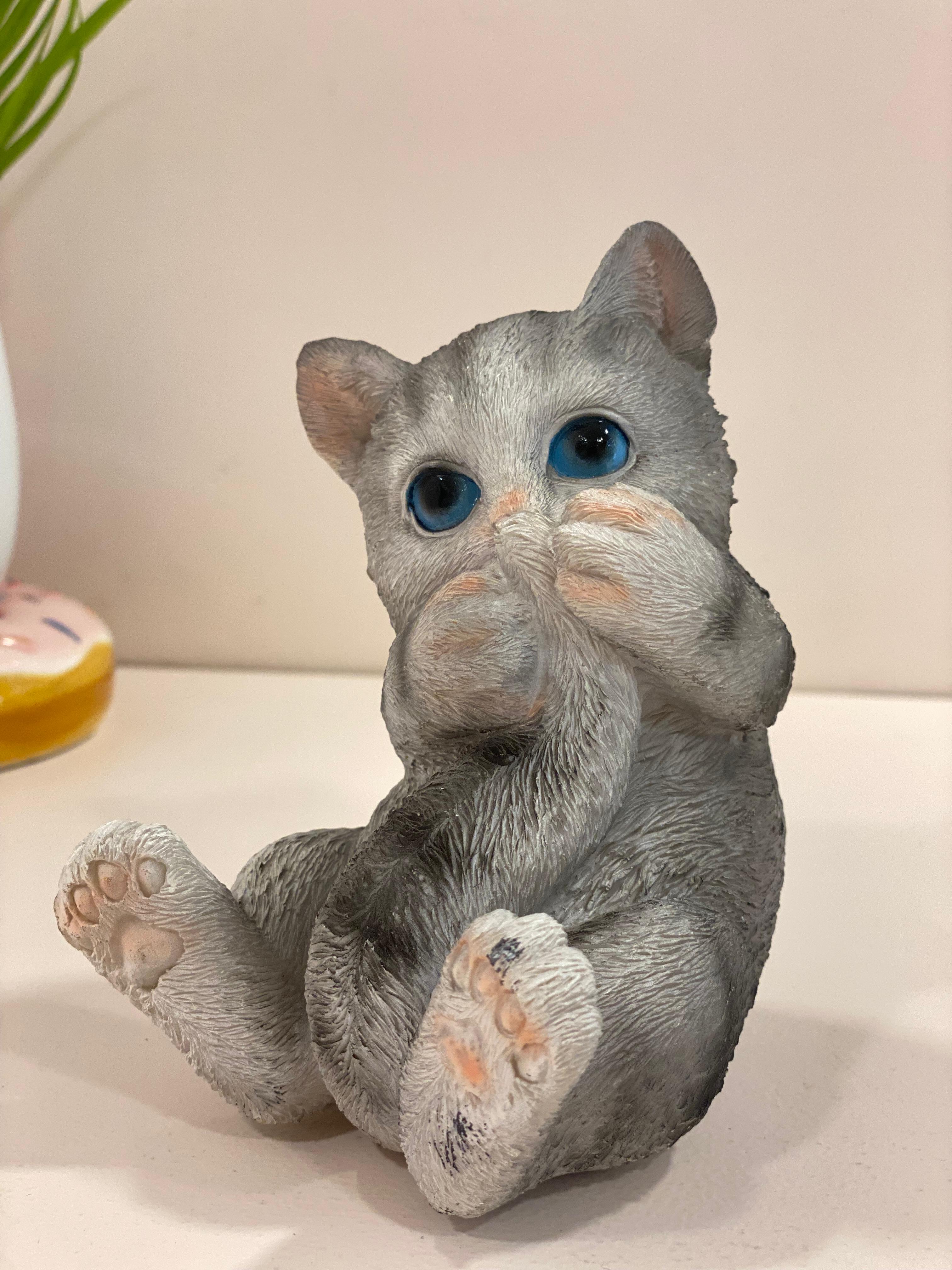 Cute Peek-a-Boo Kitten Showpiece – Adorable Cat Figurine Home Décor | Mini Resin Tabletop Decoration