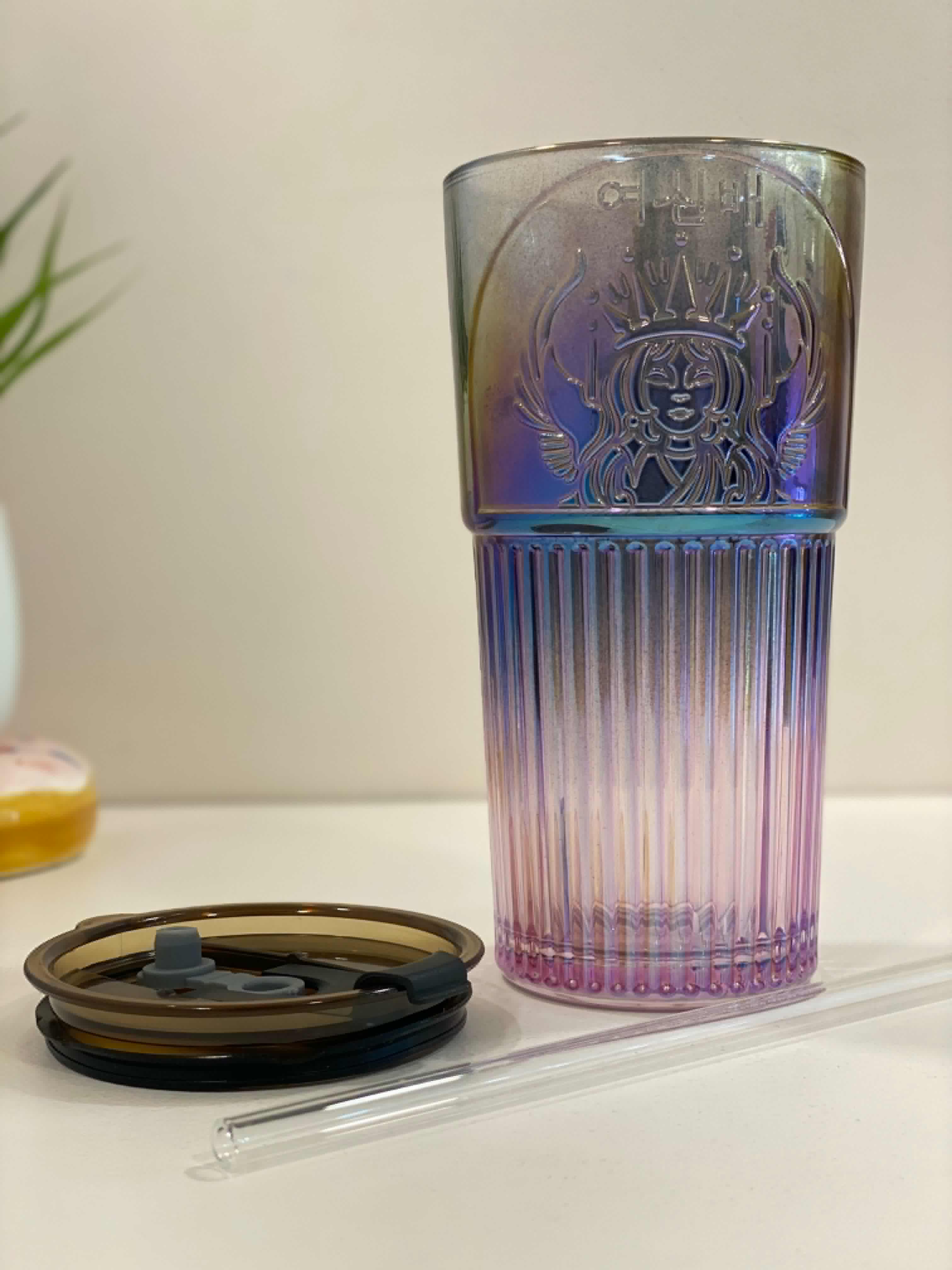 Gradient Glass Tumbler with Straw & Lid – Embossed Aesthetic Drinking Glass | Reusable Iced Coffee Cup with Straw