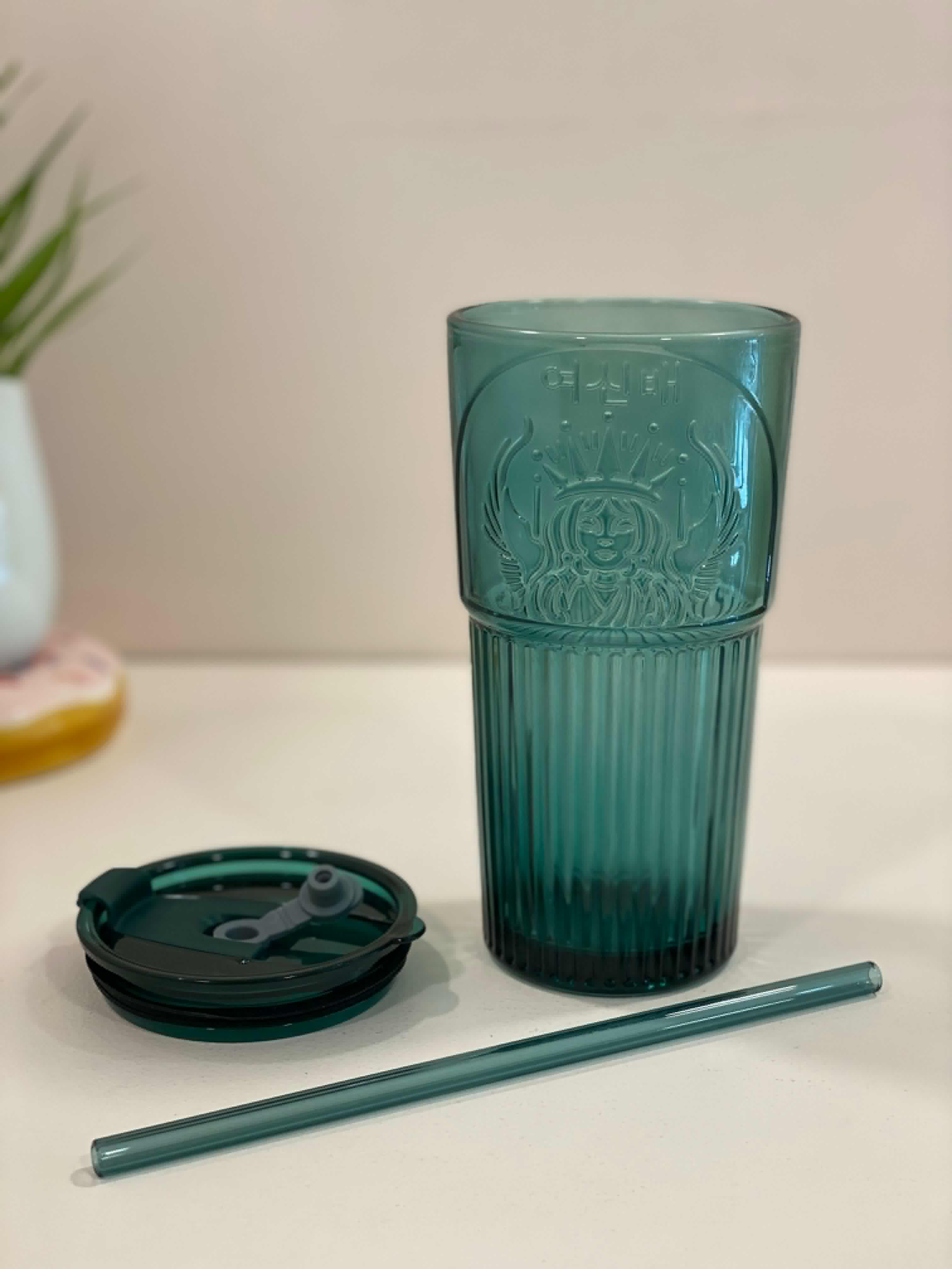 Gradient Glass Tumbler with Straw & Lid – Embossed Aesthetic Drinking Glass | Reusable Iced Coffee Cup with Straw