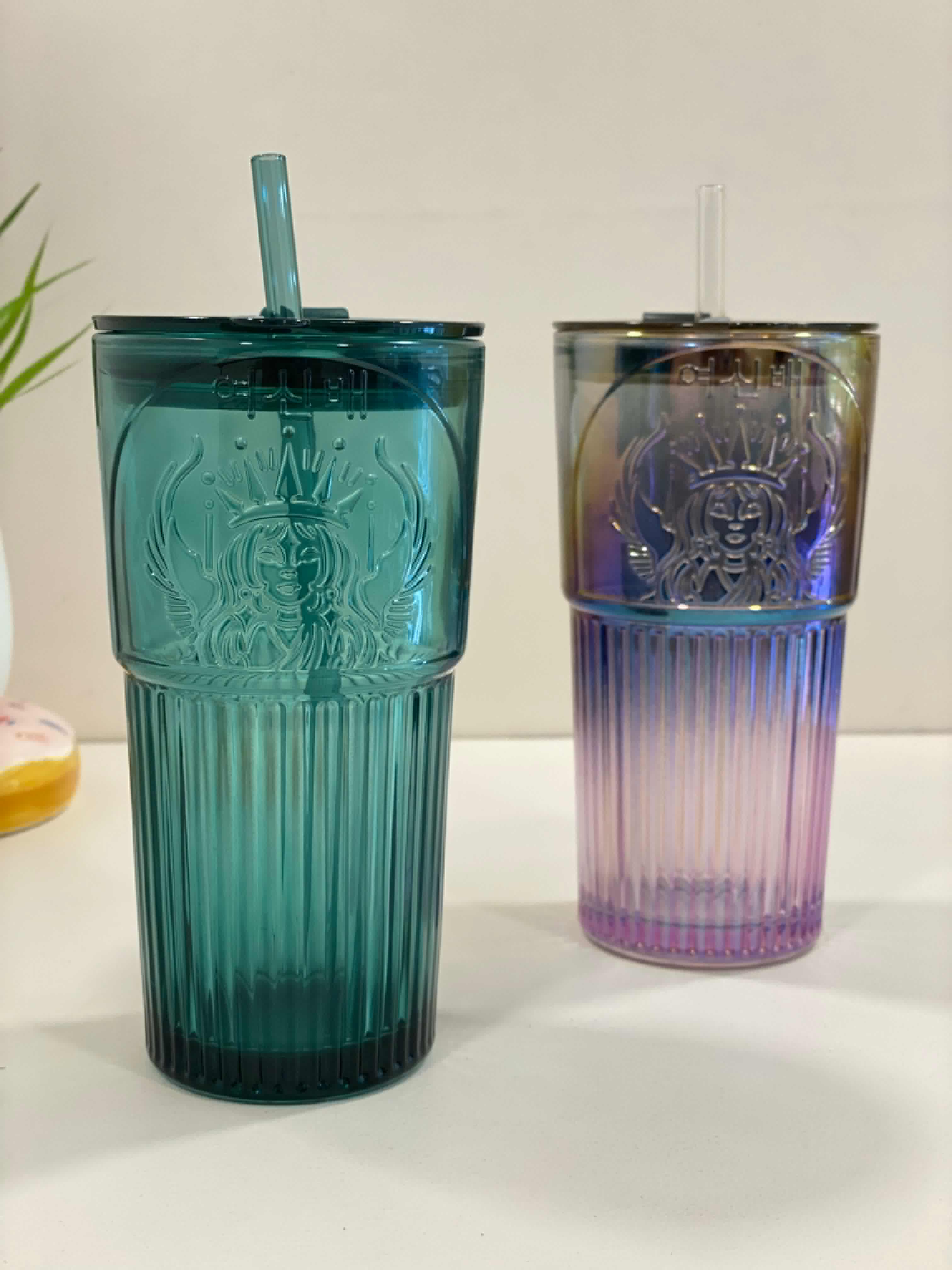 Gradient Glass Tumbler with Straw & Lid – Embossed Aesthetic Drinking Glass | Reusable Iced Coffee Cup with Straw