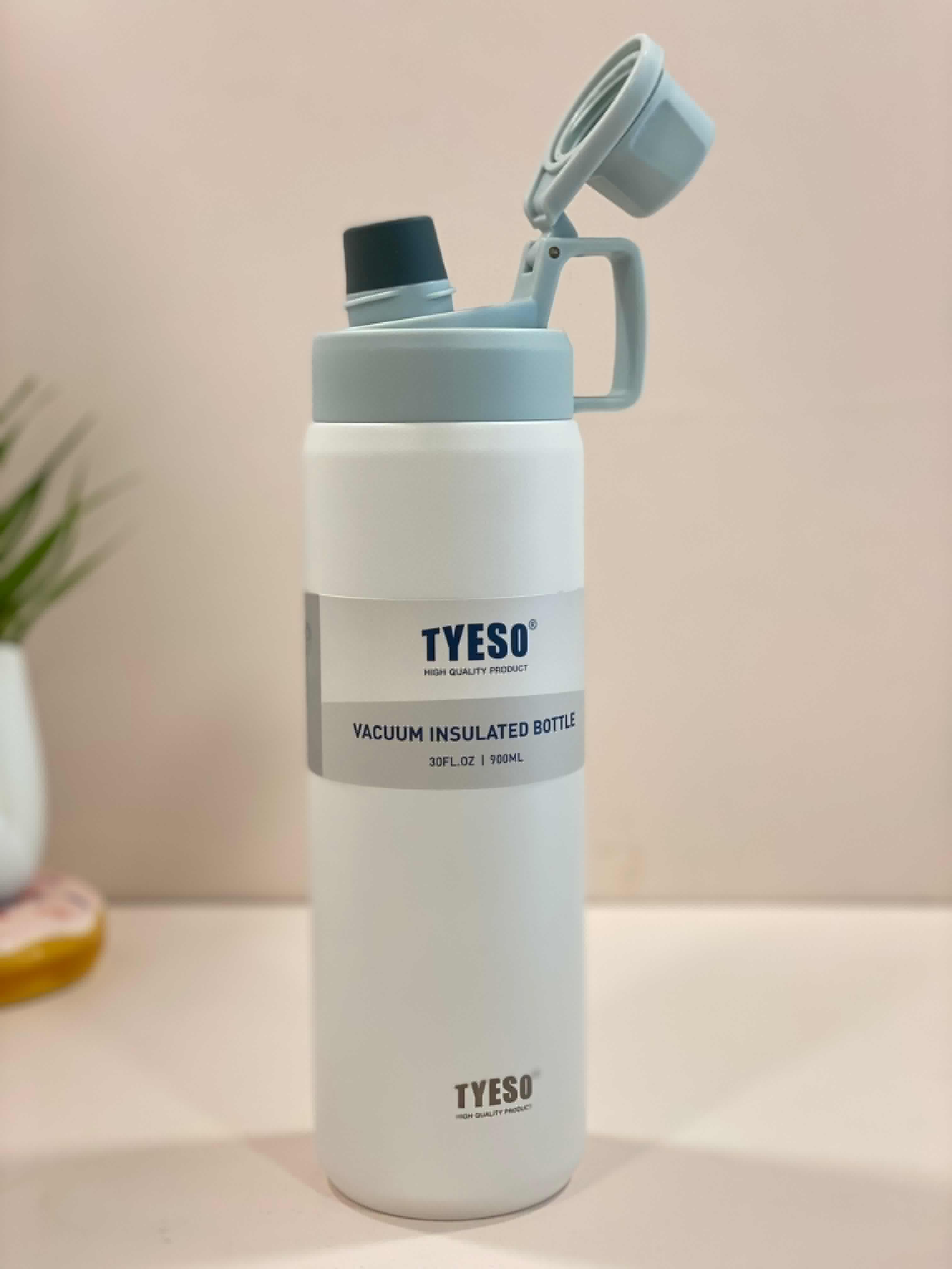 TYESO 900ML Vacuum Insulated Stainless Steel Water Bottle – Leakproof Thermal Flask with Flip Lid & Handle | Hot & Cold Drink Bottle