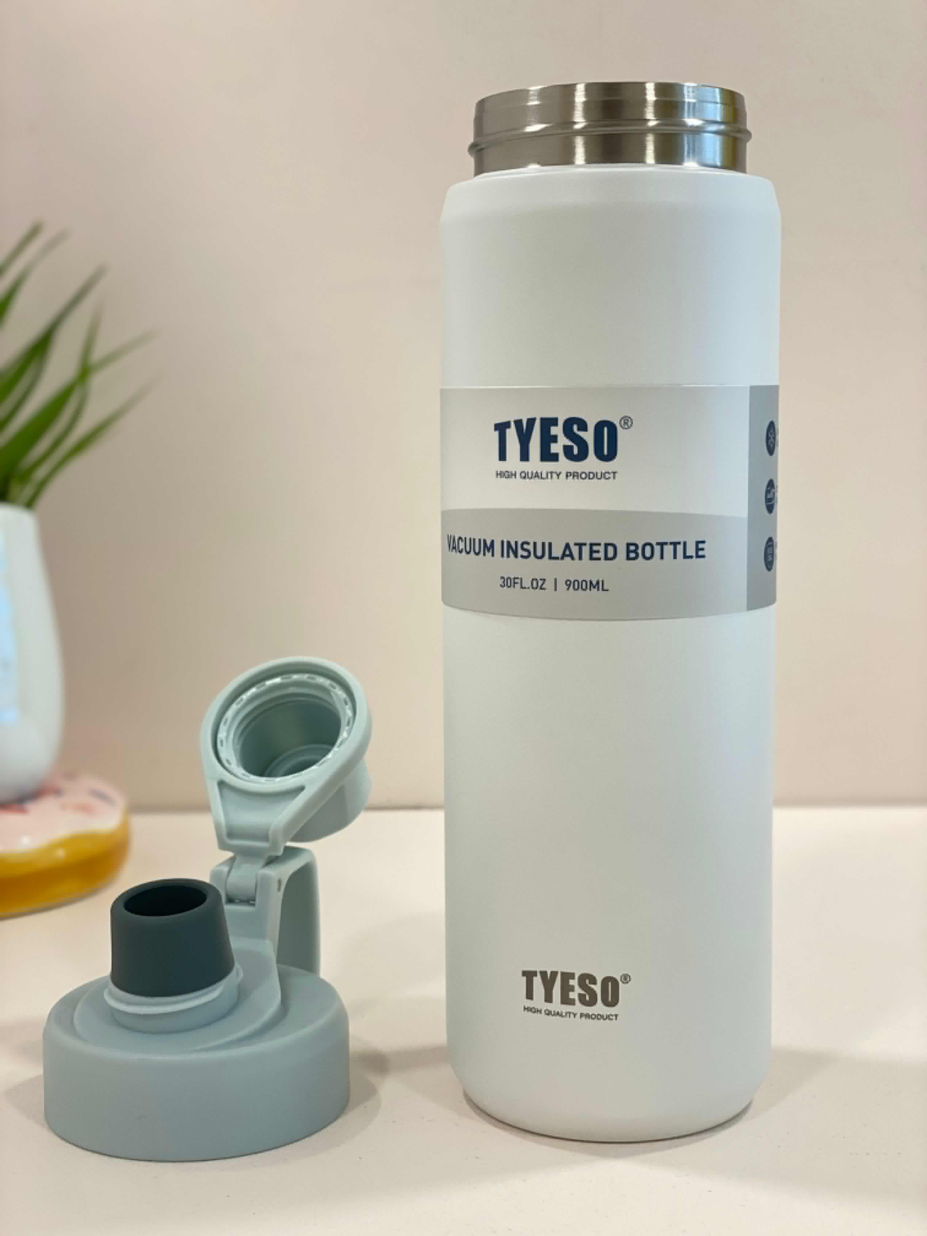 TYESO 900ML Vacuum Insulated Stainless Steel Water Bottle – Leakproof Thermal Flask with Flip Lid & Handle | Hot & Cold Drink Bottle
