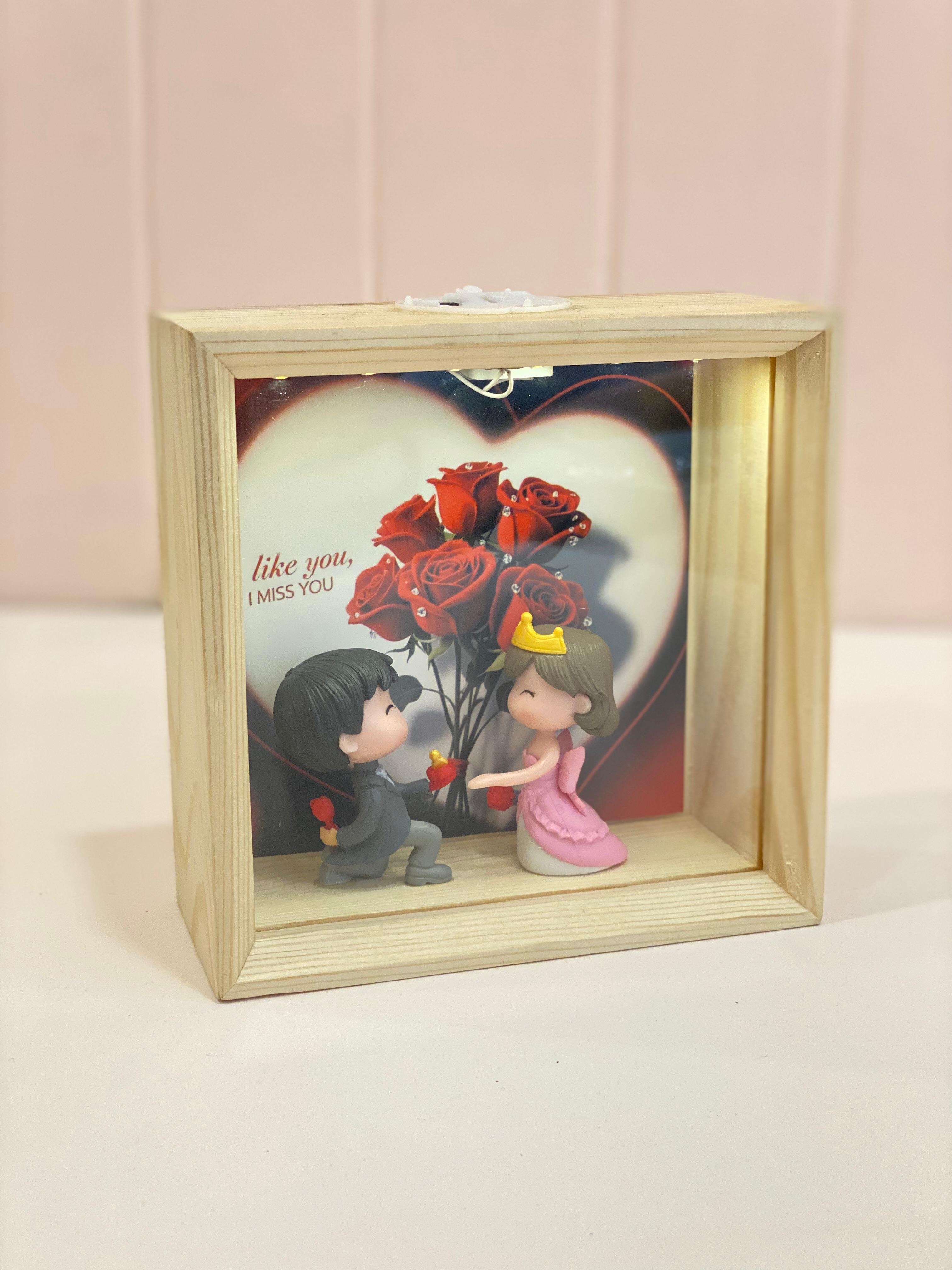 Romantic LED Couple Shadow Box – Proposal Figurine Frame with Roses & “I Miss You” Theme