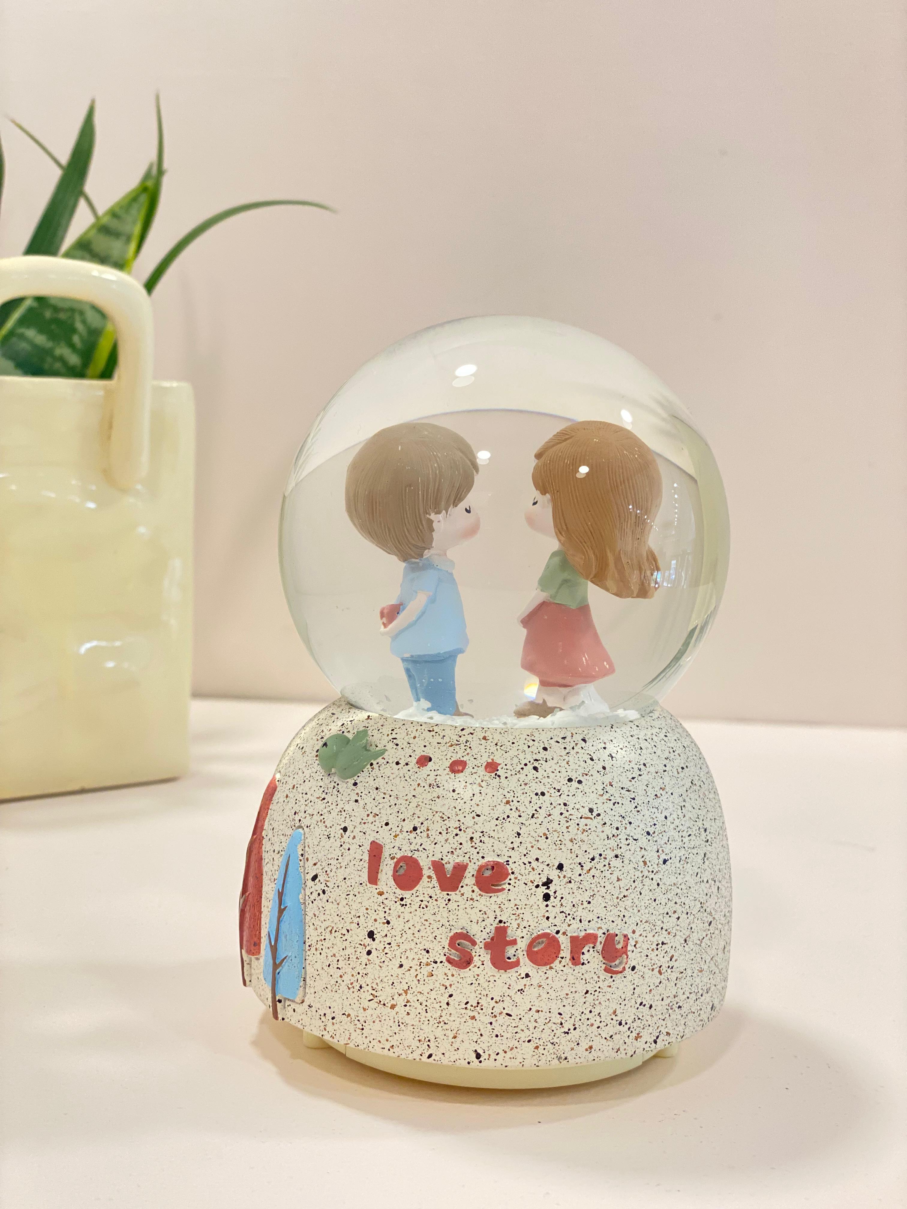 Love Story Couple Snow Globe – Romantic Glass Dome Couple Figurine Gift