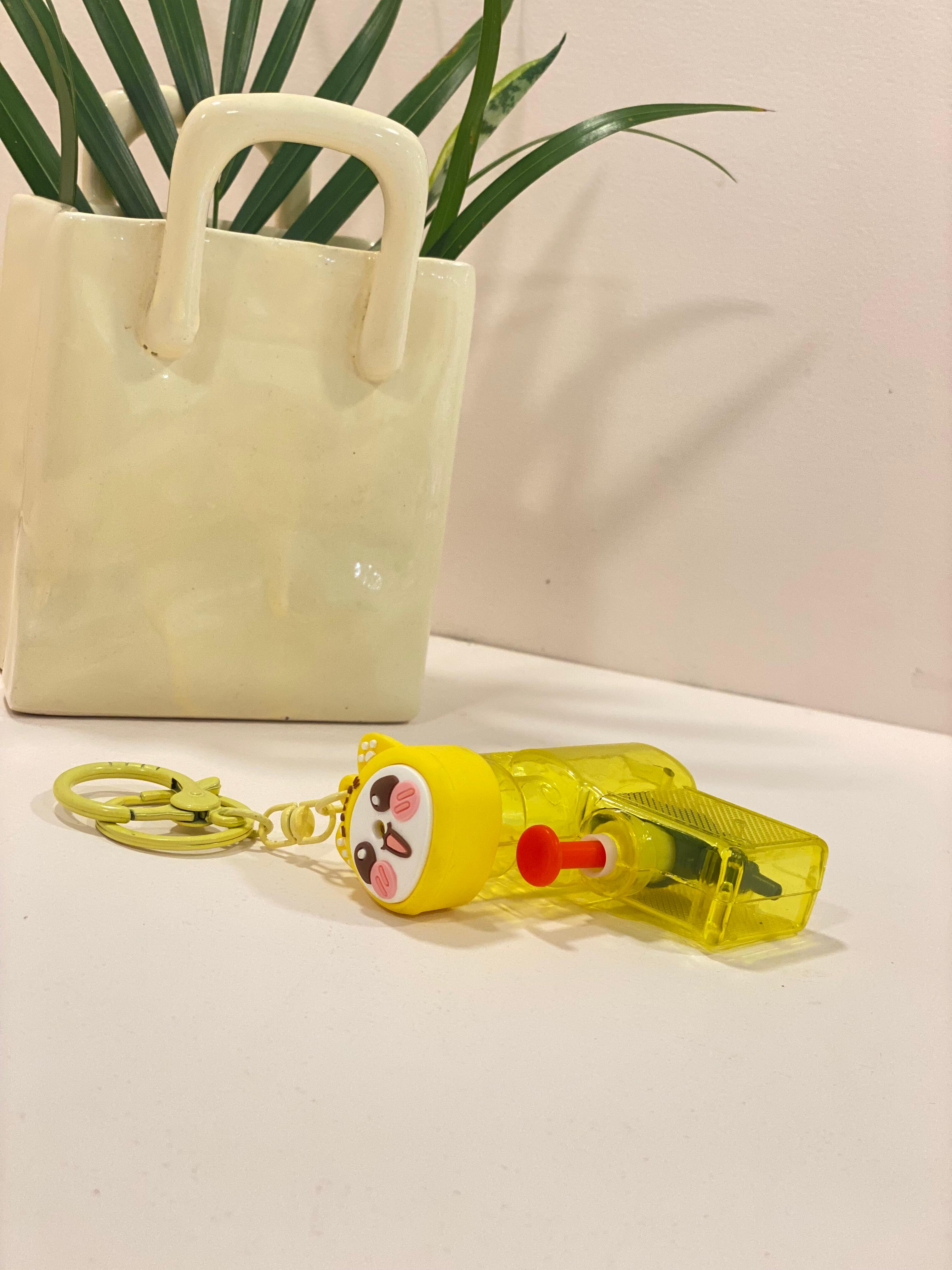 Mini Water Gun Keychain – Cute Cartoon Squirt Gun Keyring Toy Bag Charm