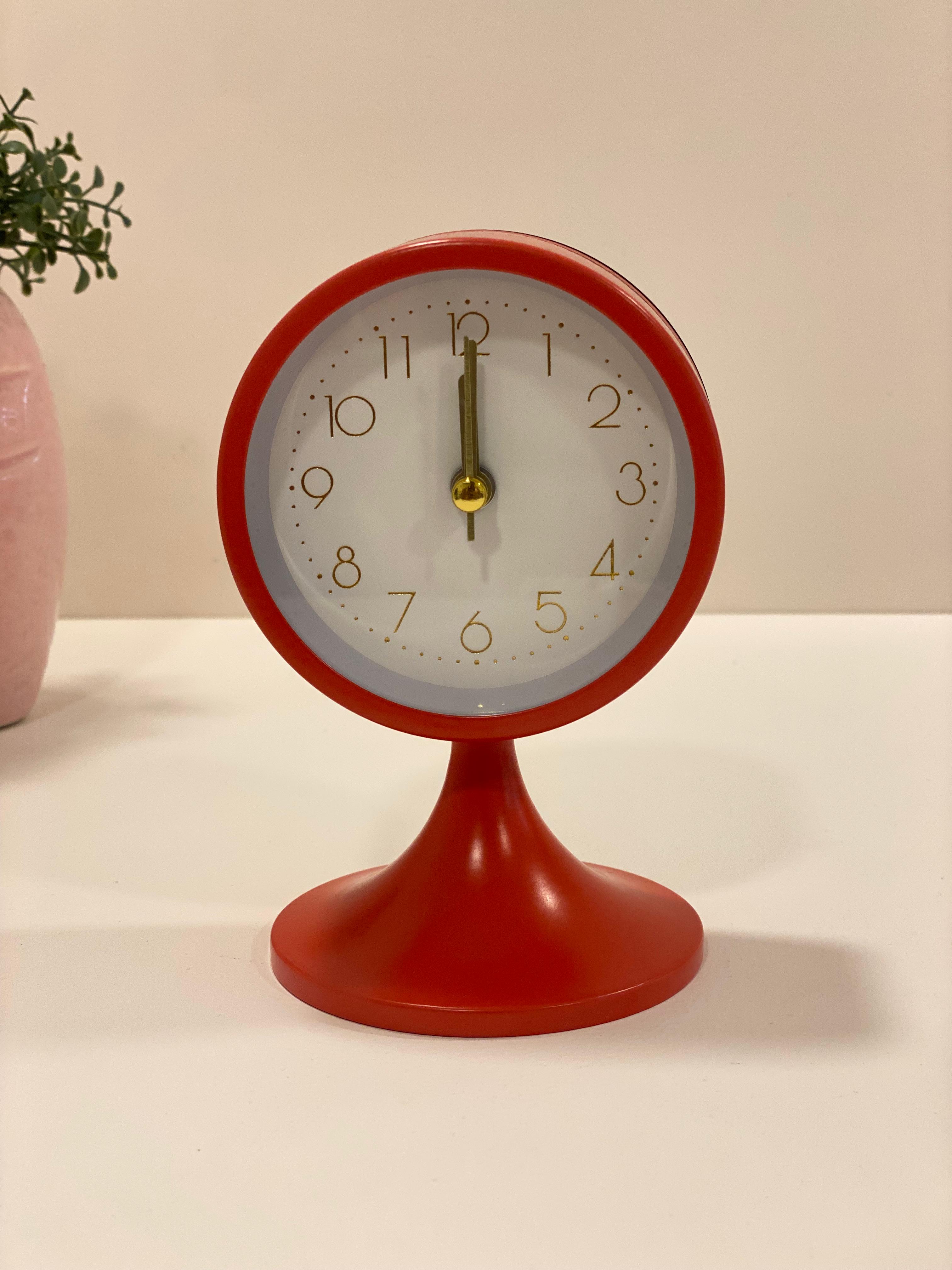 Modern Silent Alarm Clock – Minimal Table Alarm with Gold Hands (Bedside & Desk)