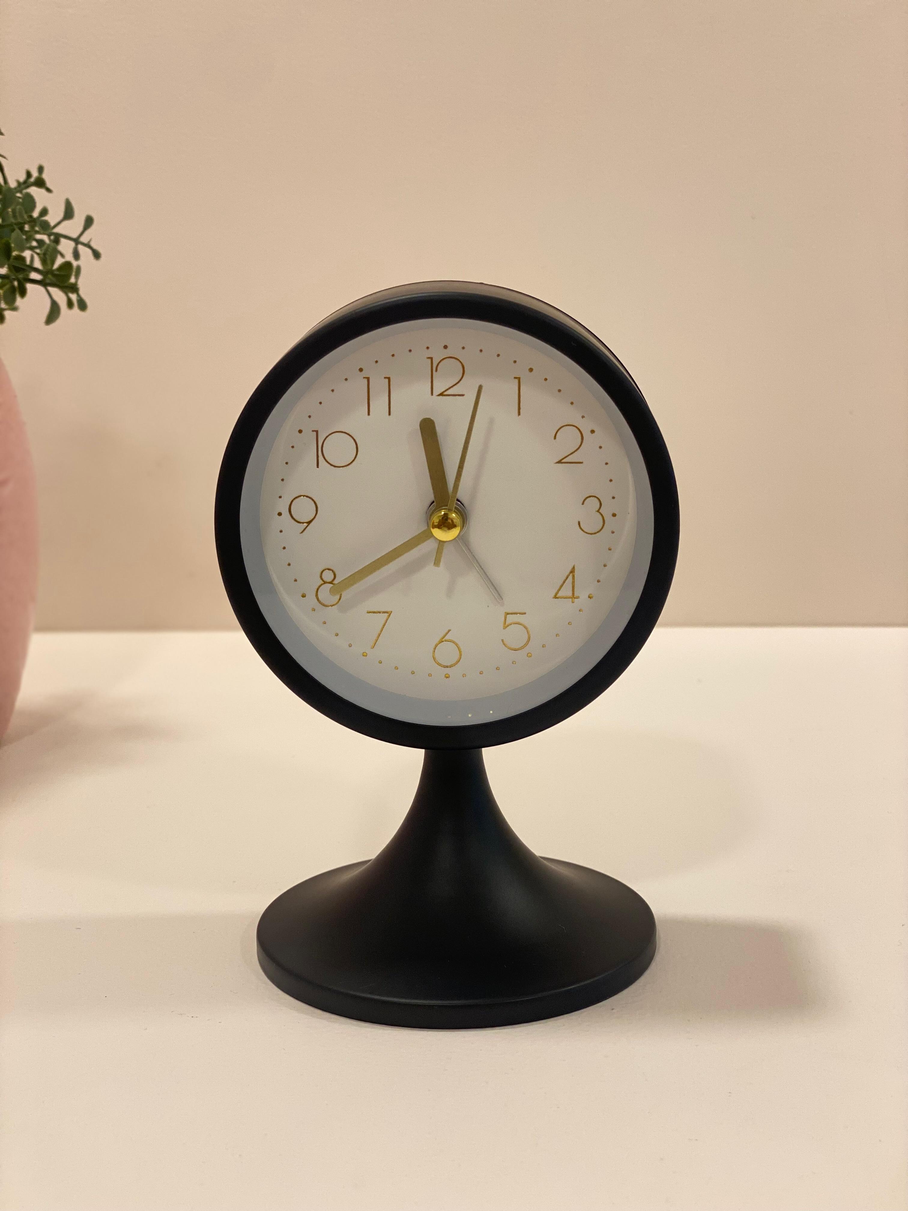 Modern Silent Alarm Clock – Minimal Table Alarm with Gold Hands (Bedside & Desk)