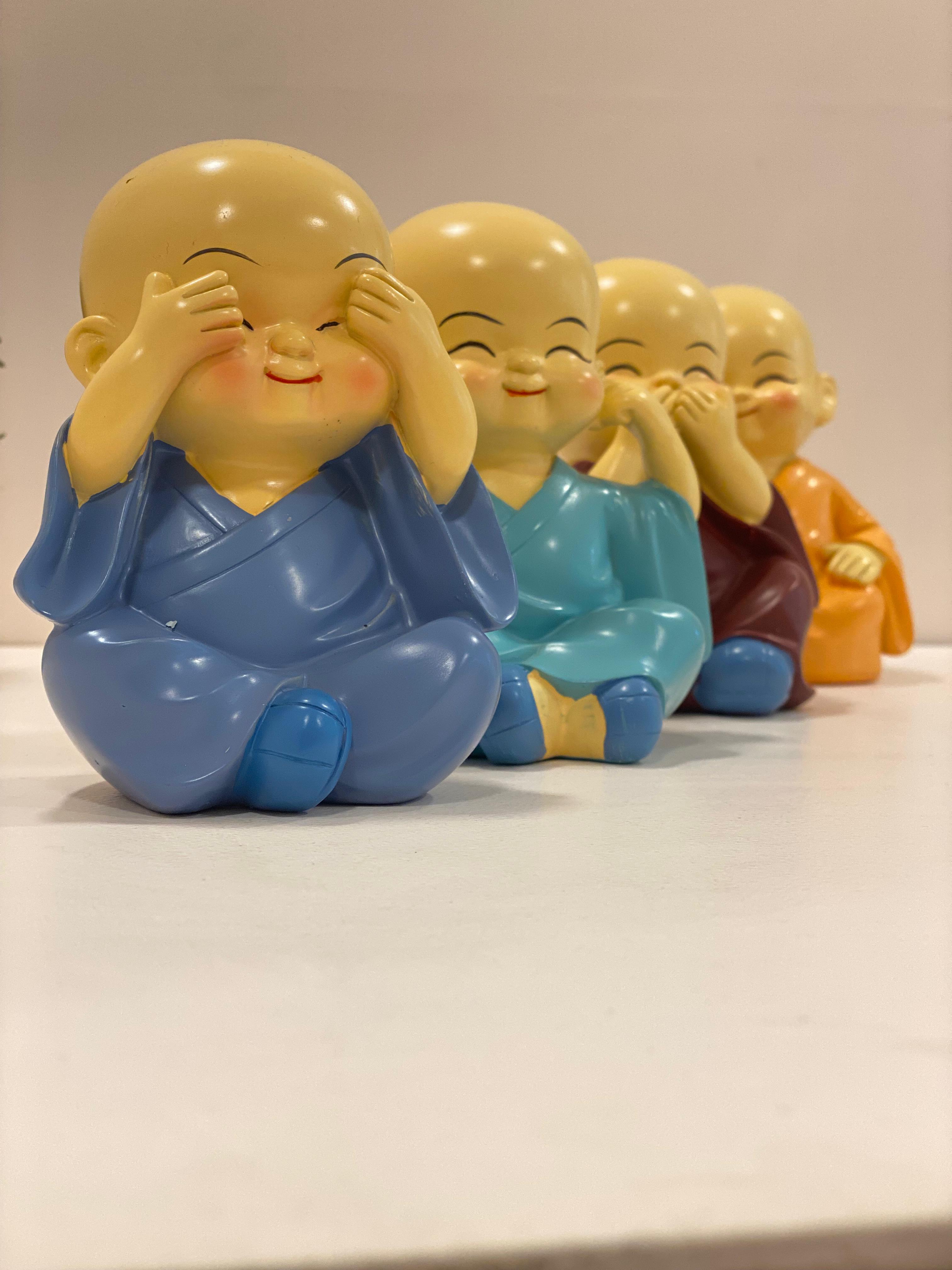 Cute Monk Figurine – Mini Zen Monk Statue for Home, Desk & Spiritual Décor