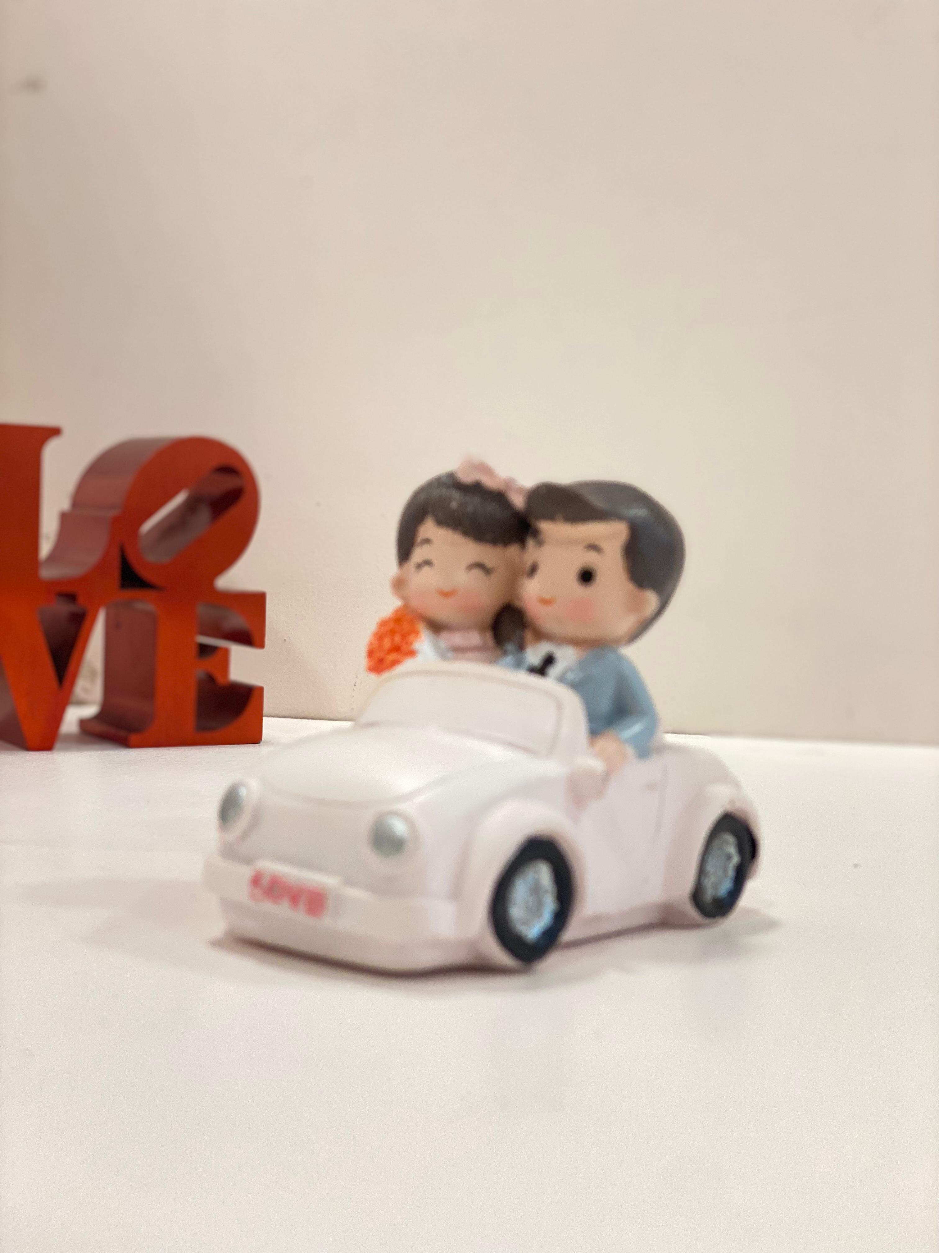 Romantic Couple Mini Figurine Set – Cute Love Couple Showpiece | Car & Sofa Couple Decoration | Gift for Couples & Weddings