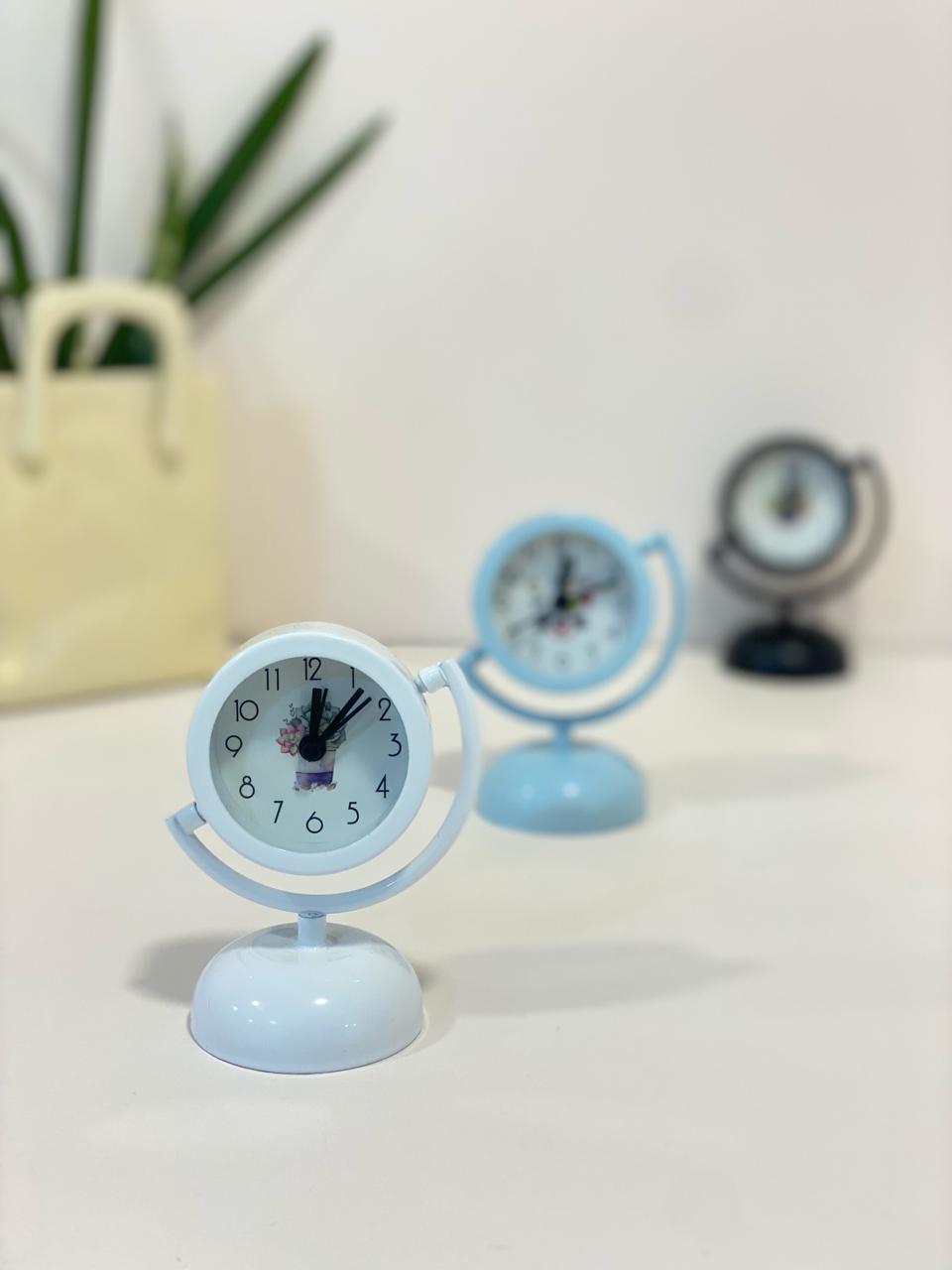 Minimalist Globe Gyro Desk Clock