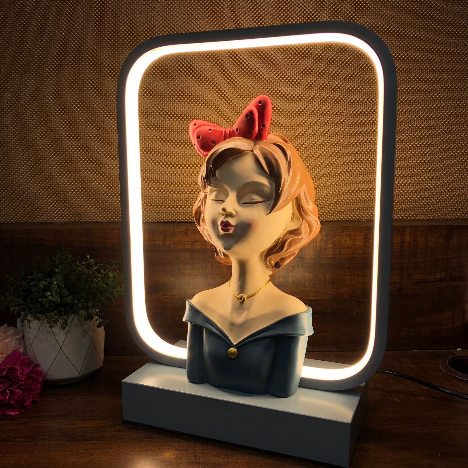 Elegant Girl Figurine LED Table Lamp – Modern Art Deco Light for Living Room, Bedroom & Study