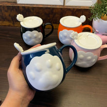 Load image into Gallery viewer, Kitty Paw Mug With Lid And Spoon

