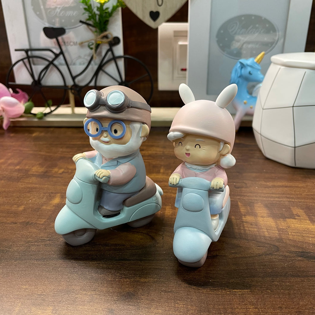 Gran-granny on scooter collectible (set of 2/couple)